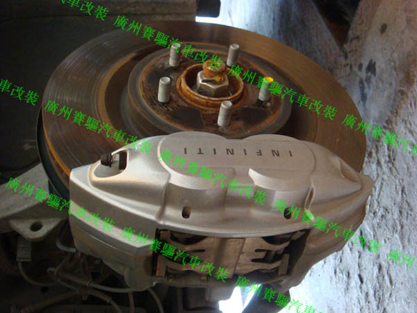 英菲尼迪FX50改BREMBO六活塞剎車