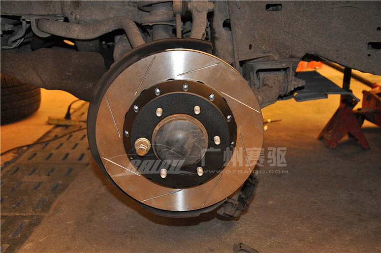 小改豐田霸道前輪剎車系統(tǒng) 搭配AP5040剎車競(jìng)技版卡鉗