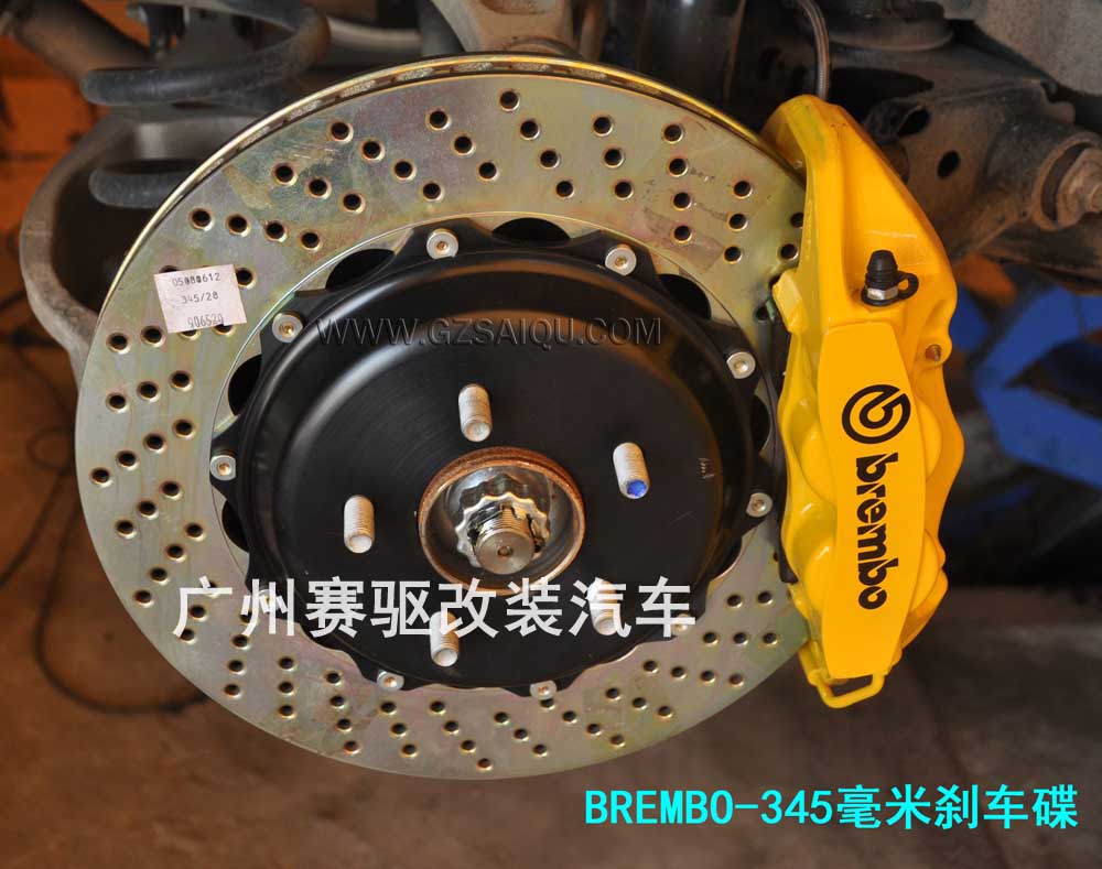 換裝的卡鉗和剎車碟，性能提升